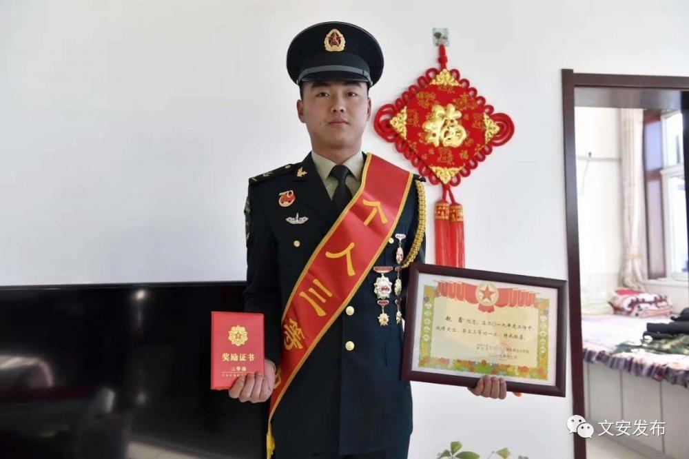 在今年庆祝中华人民共和国成立70周年阅兵任务中,赵鑫作为火