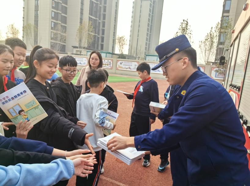 廊坊6000册中小学生消防安全教育手册助推学校消防安全