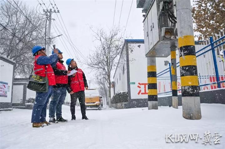 12月14日上午,在衡水市桃城區東桃園村,國網衡水市桃城區供電公司組織